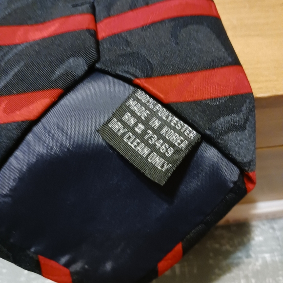 Looney Tunes Mania 1995- The Gangs All Here- Men's  Polyester Tie- RARE-Limited - Picture 5 of 7